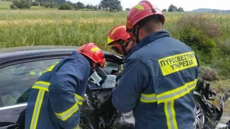 Ηράκλειο: Απεγκλωβισμός οικογένειας με δύο ανήλικα παιδιά, μετά από τροχαίο στην Εθνική οδό Ηρακλείου- Μοιρών
